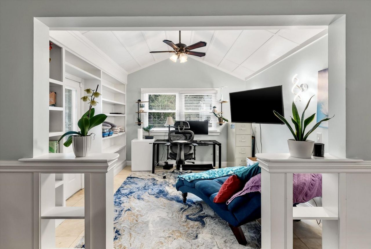 100 Fairway Drive Photo 23