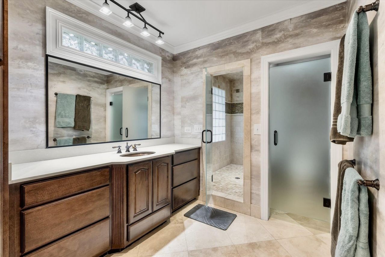 100 Fairway Drive Photo 25