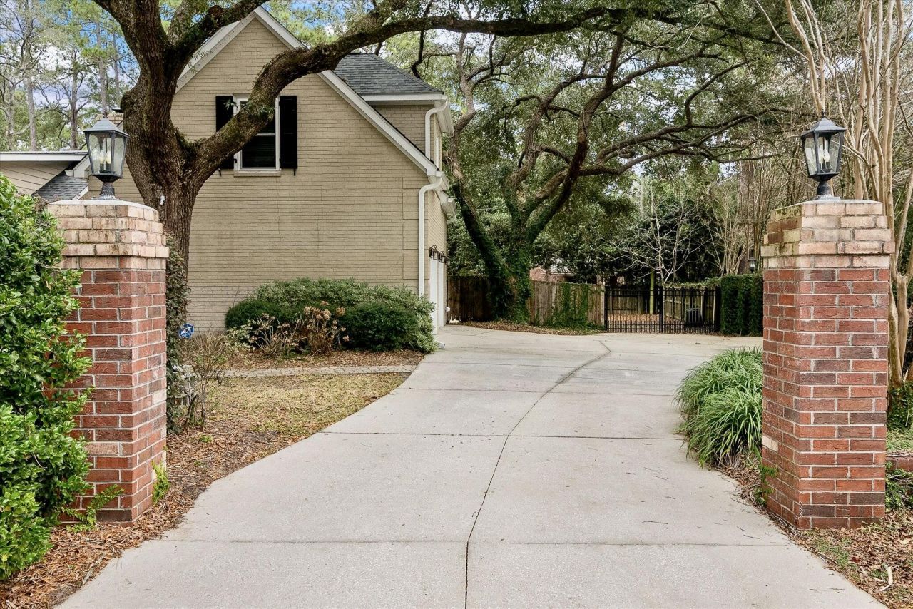 100 Fairway Drive Photo 40