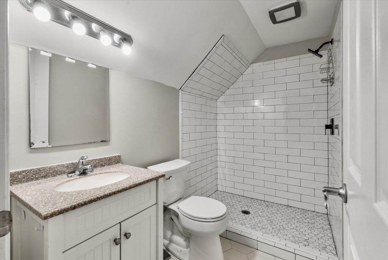 100 Fairway Drive Photo 45