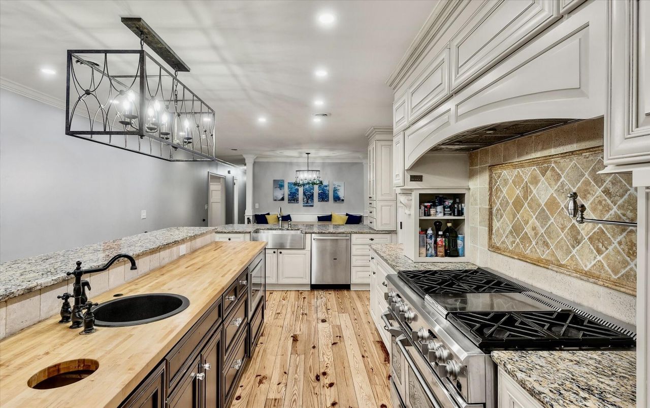 100 Fairway Drive Photo 6