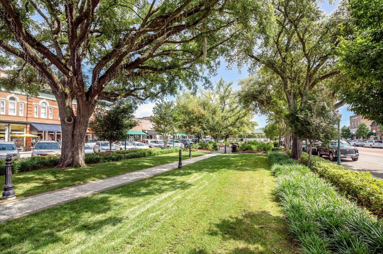 100 Fairway Drive Photo 60