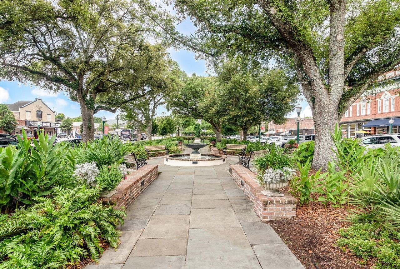 100 Fairway Drive Photo 62