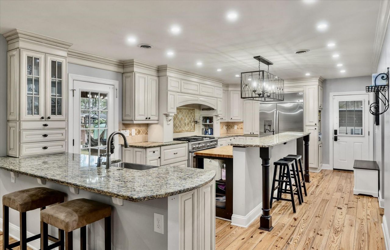 100 Fairway Drive Photo 7