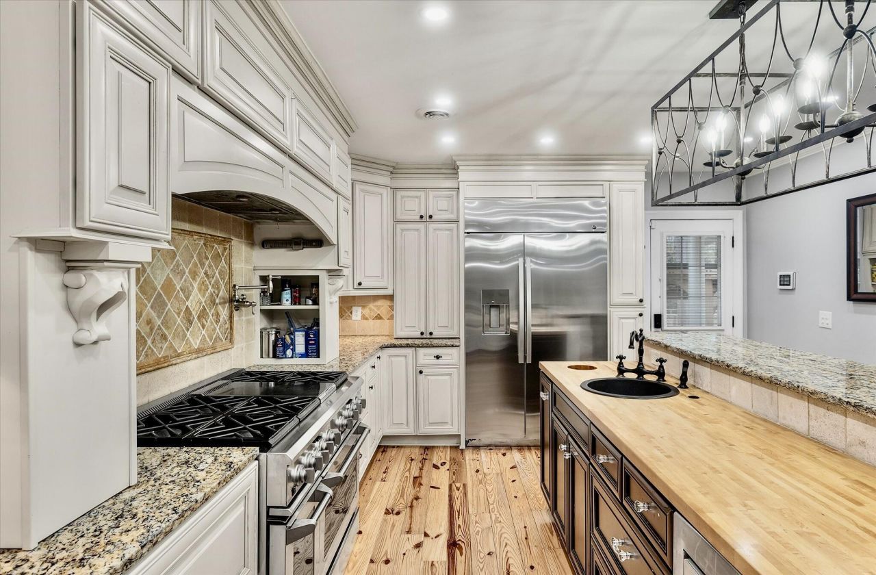 100 Fairway Drive Photo 8