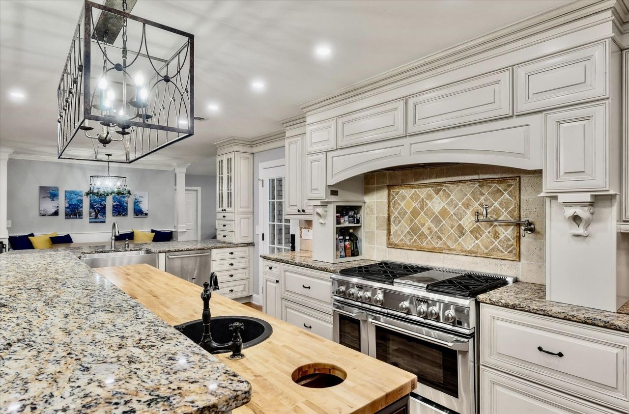 100 Fairway Drive Photo 9