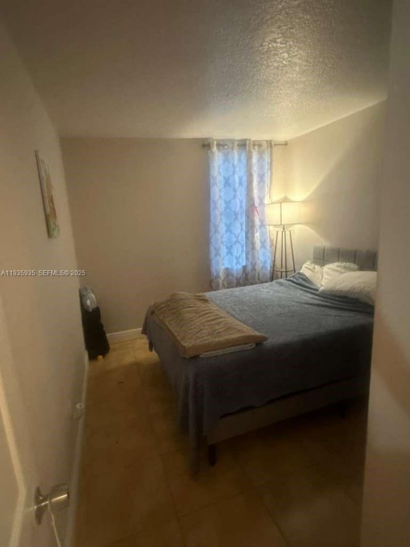 1875 W 56th St , Unit 301, Hialeah, FL 33012 Photo