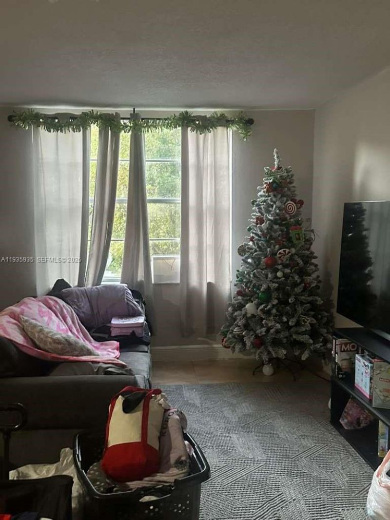 1875 W 56th St , Unit 301, Hialeah, FL 33012 Photo