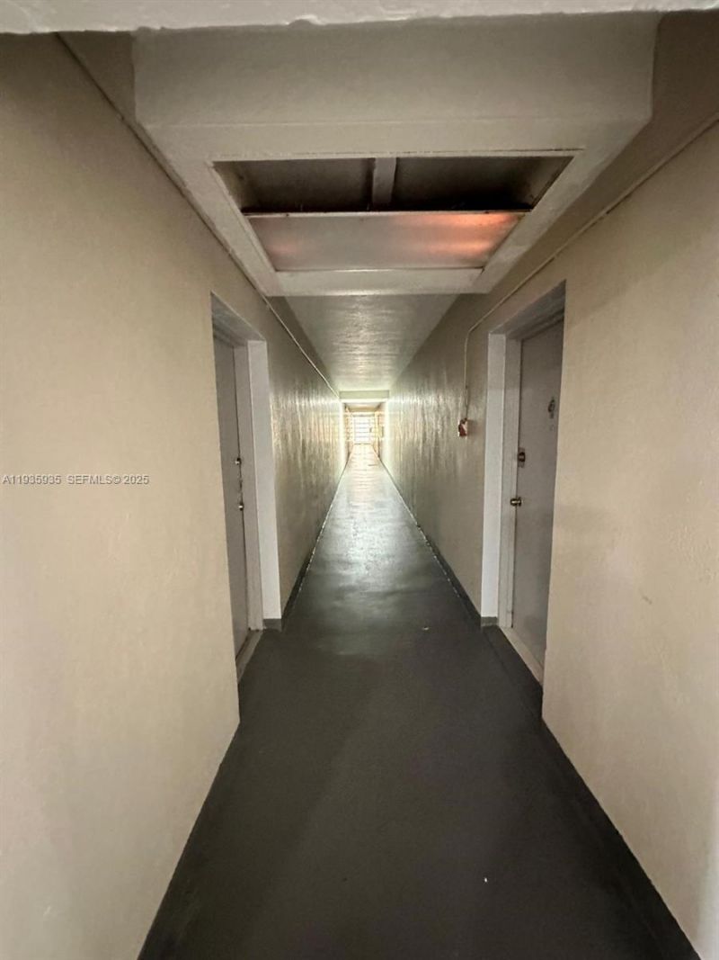 1875 W 56th St , Unit 301, Hialeah, FL 33012 Photo