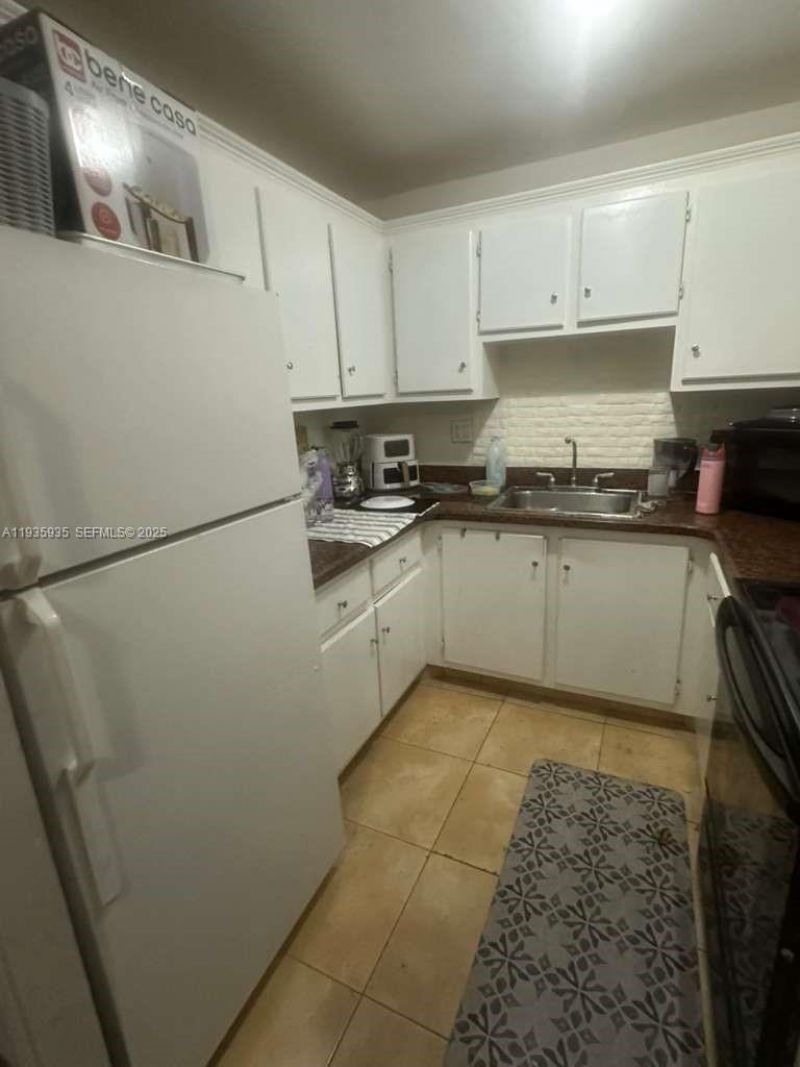 1875 W 56th St , Unit 301, Hialeah, FL 33012 Photo