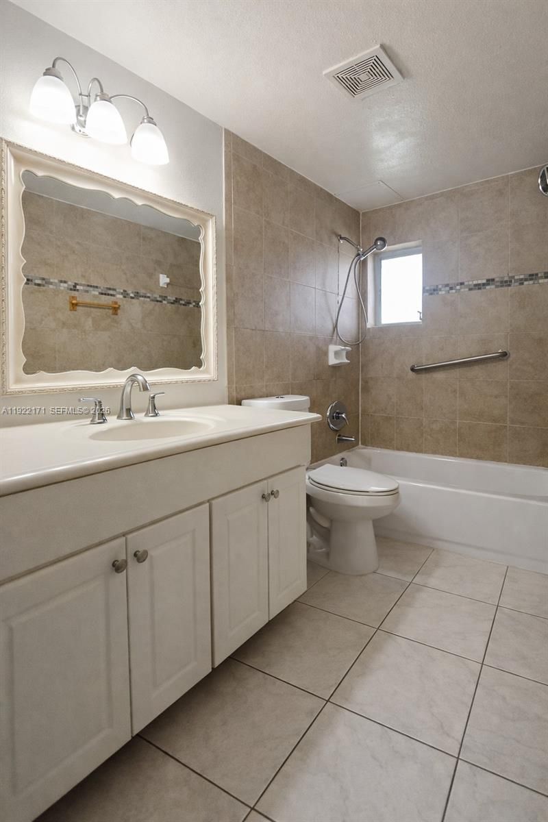 2980 NW 43rd Ter, Unit 103, Lauderdale Lakes, FL 33313 Photo