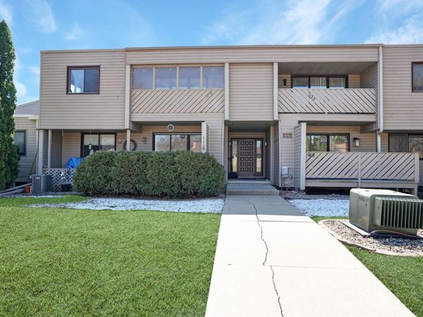 1114 Prairie Meadow Court, Unit 12, Waterloo, IA 50702