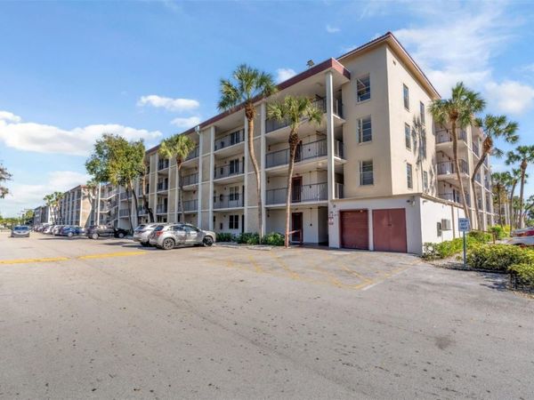 2600 NW 49th Ave, Unit 309, Lauderdale Lakes, FL 33313