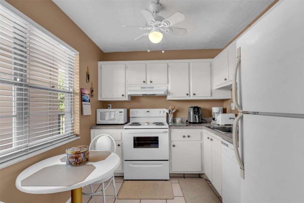 2600 NW 49th Avenue, Unit 309, Lauderdale Lakes, FL 33313 Photo
