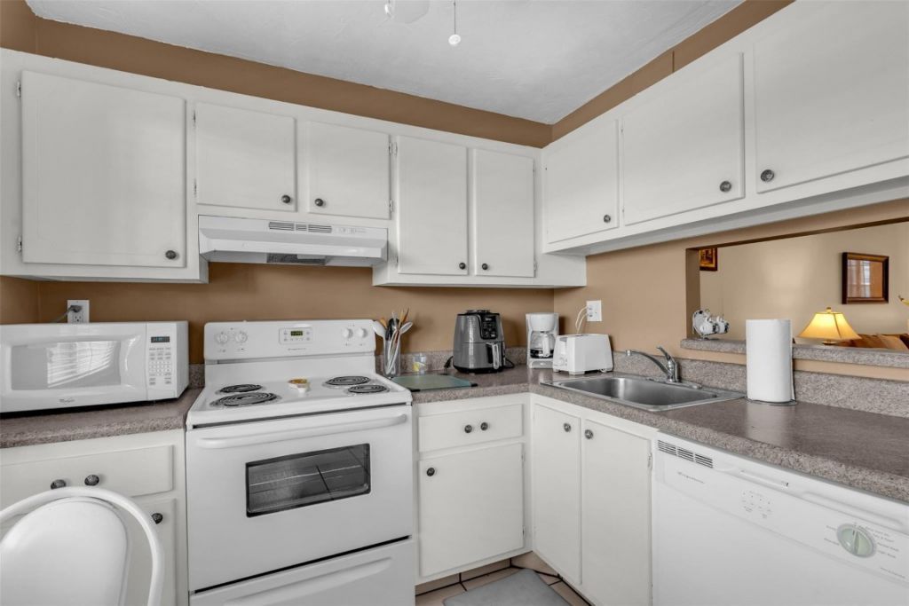 2600 NW 49th Avenue, Unit 309, Lauderdale Lakes, FL 33313 Photo