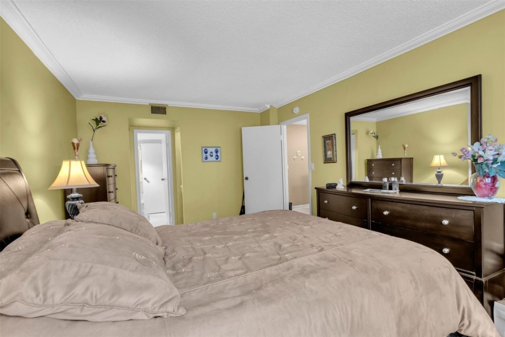 2600 NW 49th Avenue, Unit 309, Lauderdale Lakes, FL 33313 Photo