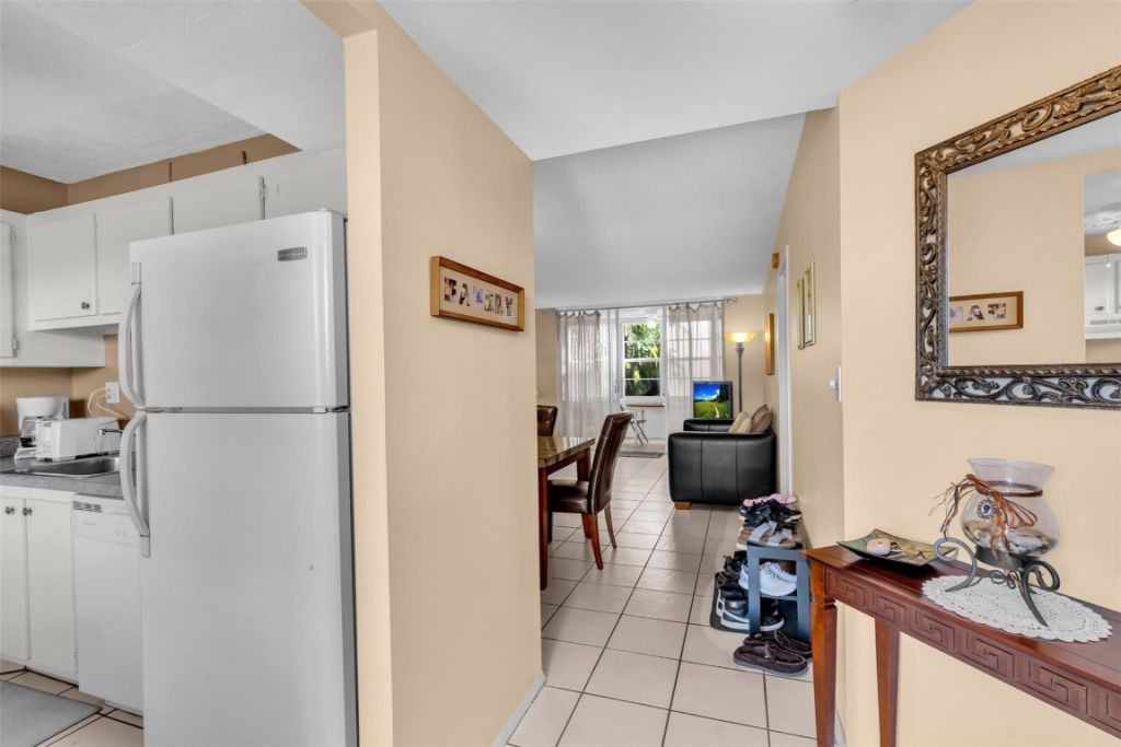 2600 NW 49th Avenue, Unit 309, Lauderdale Lakes, FL 33313 Photo