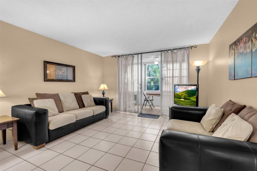 2600 NW 49th Avenue, Unit 309, Lauderdale Lakes, FL 33313 Photo