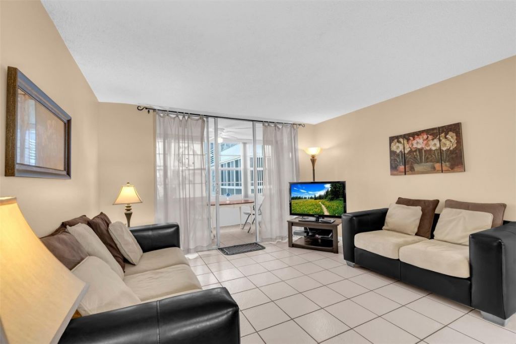 2600 NW 49th Avenue, Unit 309, Lauderdale Lakes, FL 33313 Photo