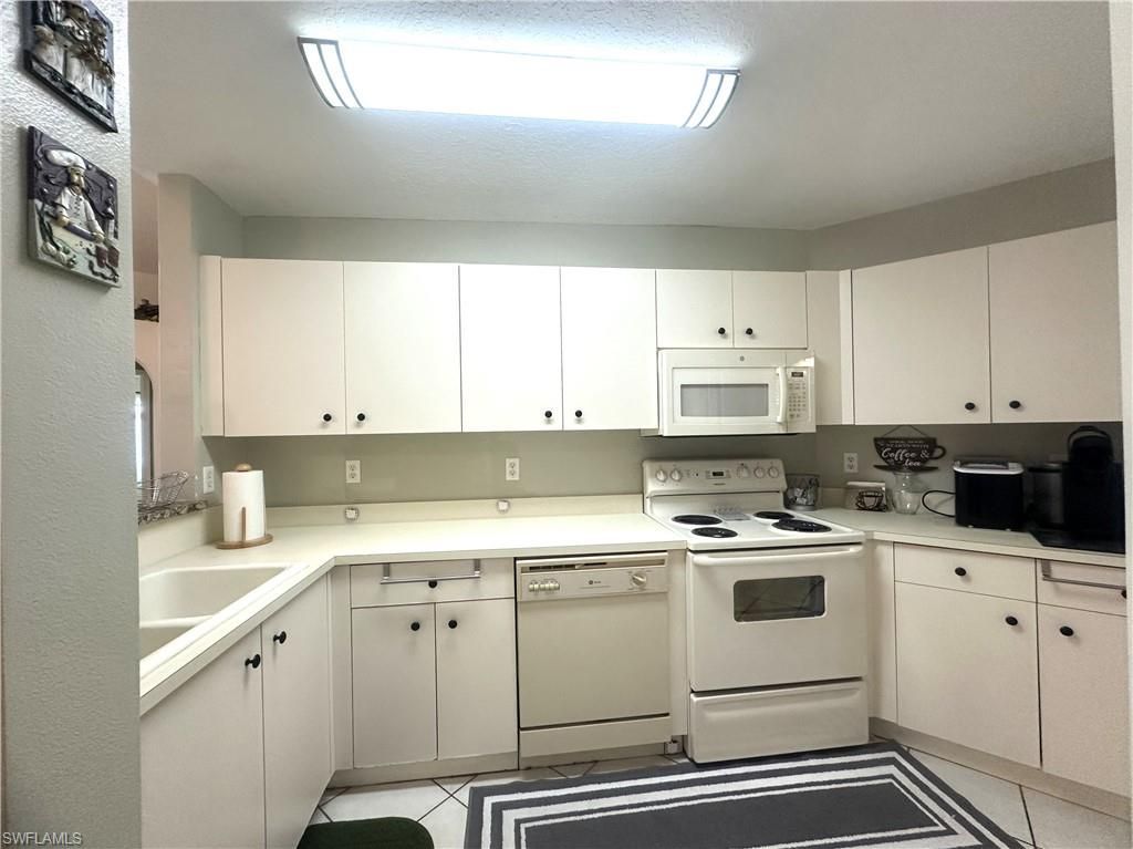 6880 Huntington Lakes Cir, Unit 203, Naples, FL 34119 Photo