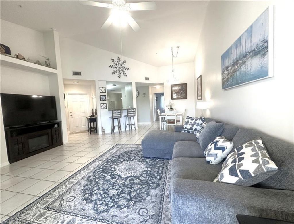 6880 Huntington Lakes Cir, Unit 203, Naples, FL 34119 Photo