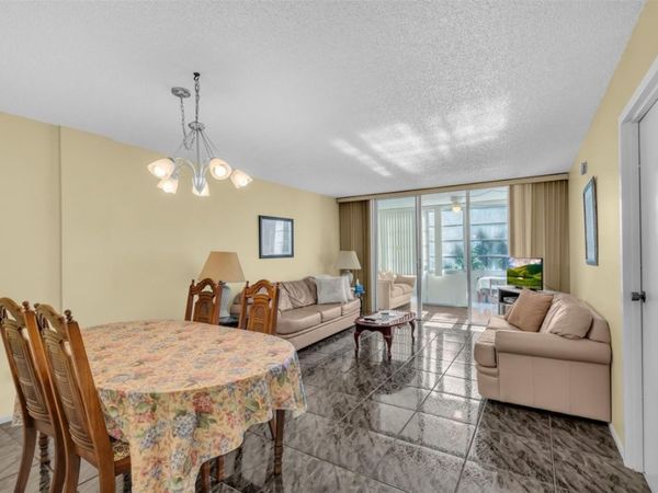 4850 NW 29th Ct, Unit 221, Lauderdale Lakes, FL 33313