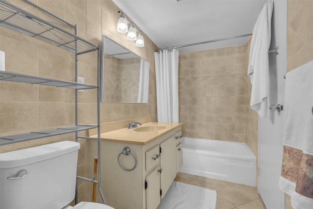 4850 NW 29th Court, Unit 221, Lauderdale Lakes, FL 33313 Photo