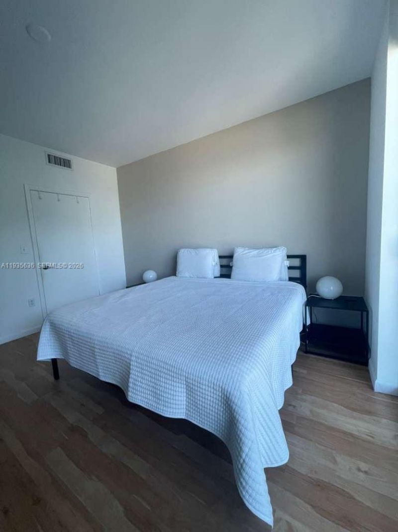 244 Biscayne Blvd , Unit 1904, Miami, FL 33132 Photo