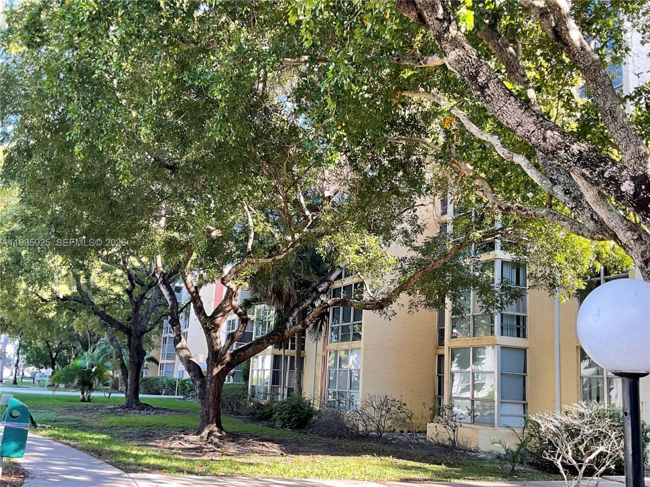 200 172nd St, Unit 520, Sunny Isles Beach, FL 33160 Photo