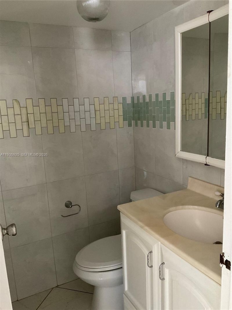 200 172nd St, Unit 520, Sunny Isles Beach, FL 33160 Photo