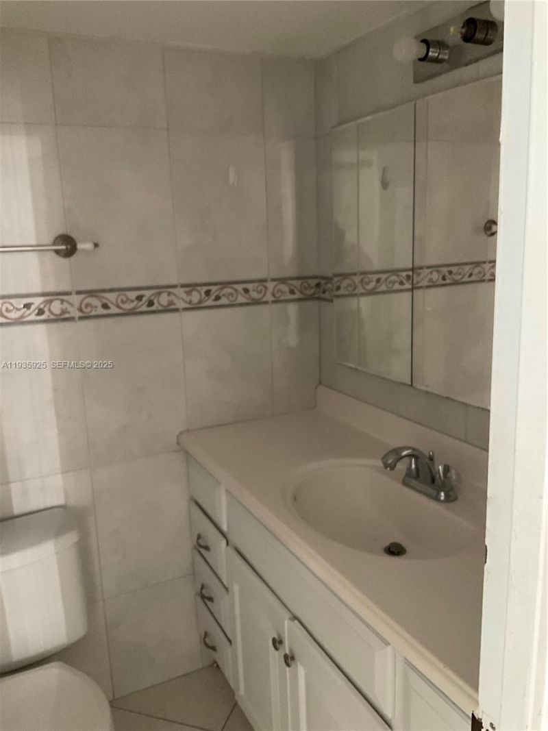 200 172nd St, Unit 520, Sunny Isles Beach, FL 33160 Photo