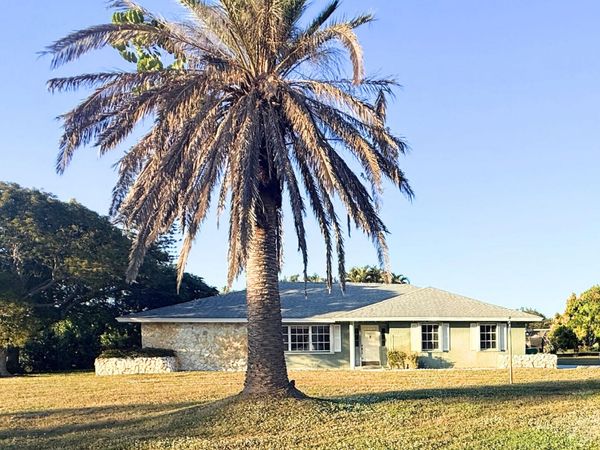 2092 SE Allamanda Drive, Port Saint Lucie, FL 34952