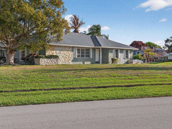 2092 SE Allamanda Drive, Port St. Lucie, FL 34952