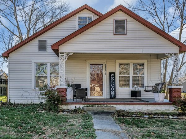 909 West 1st Street, Dickson, TN 37055