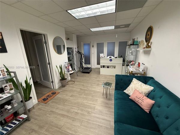 717 Ponce De Leon Blvd, Unit 206, Coral Gables, FL 33134