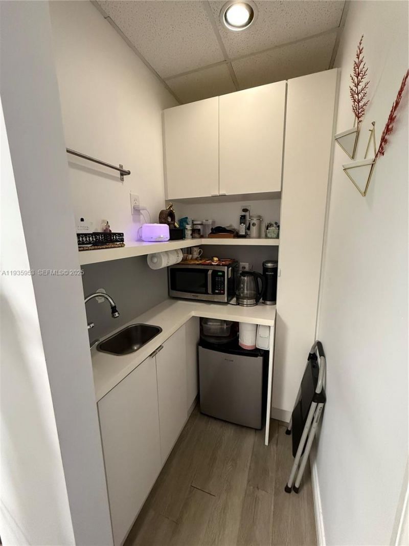 717 Ponce De Leon Blvd, Unit 206, Coral Gables, FL 33134 Photo