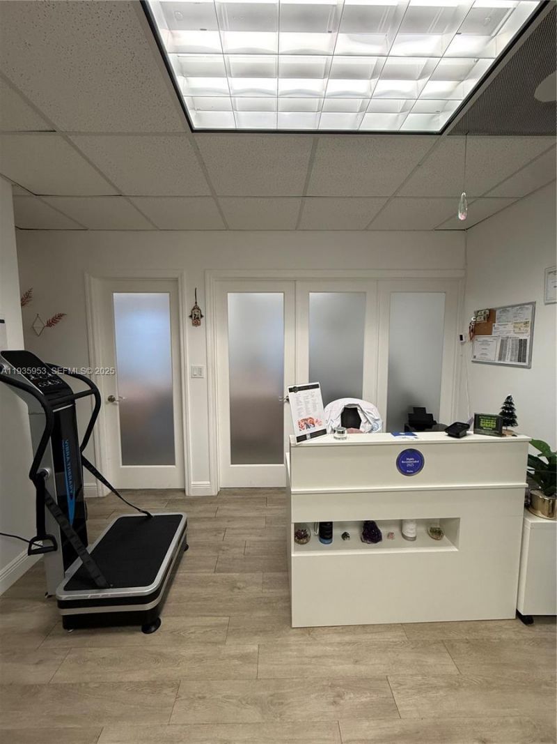 717 Ponce De Leon Blvd, Unit 206, Coral Gables, FL 33134 Photo