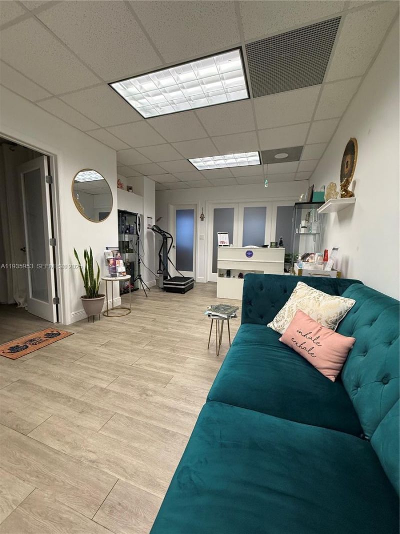 717 Ponce De Leon Blvd, Unit 206, Coral Gables, FL 33134 Photo