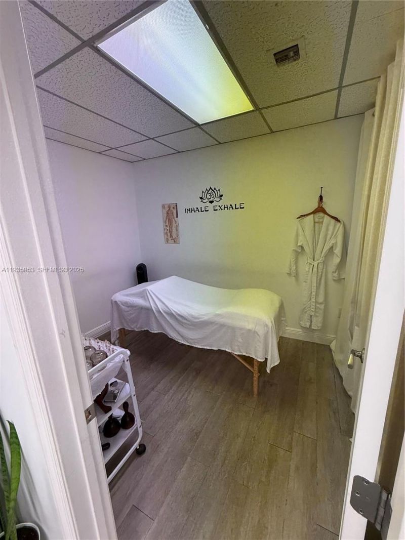 717 Ponce De Leon Blvd, Unit 206, Coral Gables, FL 33134 Photo