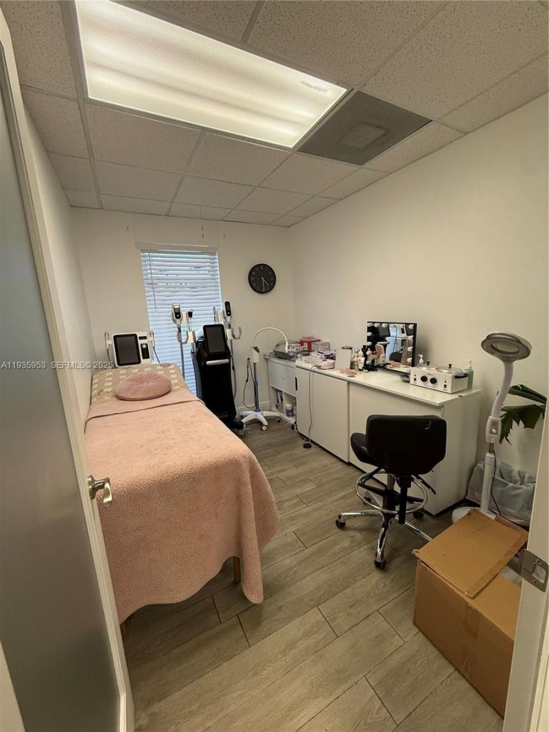 717 Ponce De Leon Blvd, Unit 206, Coral Gables, FL 33134 Photo