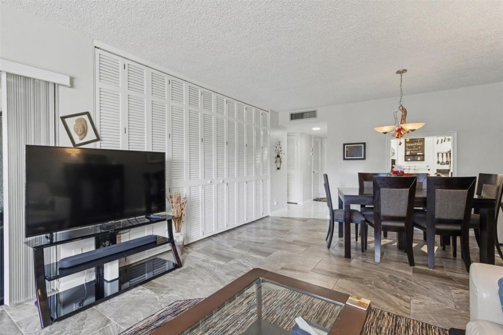 2307 S Cypress Bend Drive, Unit 106, Pompano Beach, FL 33069 Photo