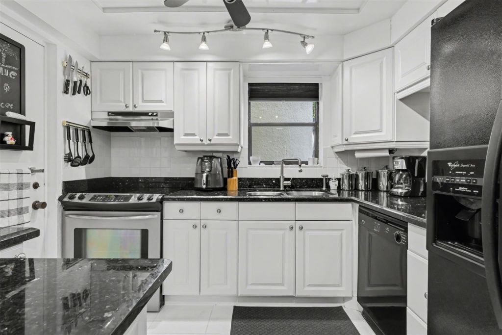 2307 S Cypress Bend Drive, Unit 106, Pompano Beach, FL 33069 Photo