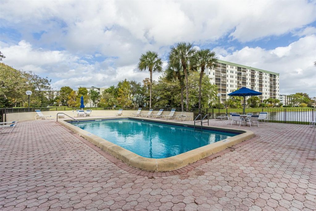 2307 S Cypress Bend Drive, Unit 106, Pompano Beach, FL 33069 Photo