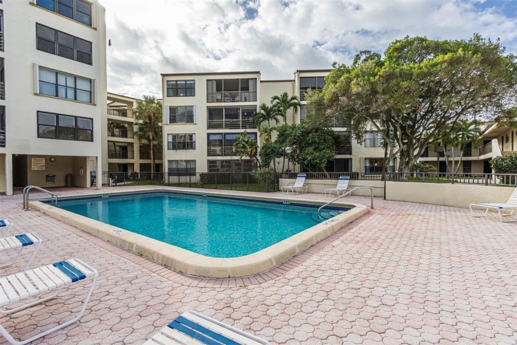 2307 S Cypress Bend Drive, Unit 106, Pompano Beach, FL 33069 Photo
