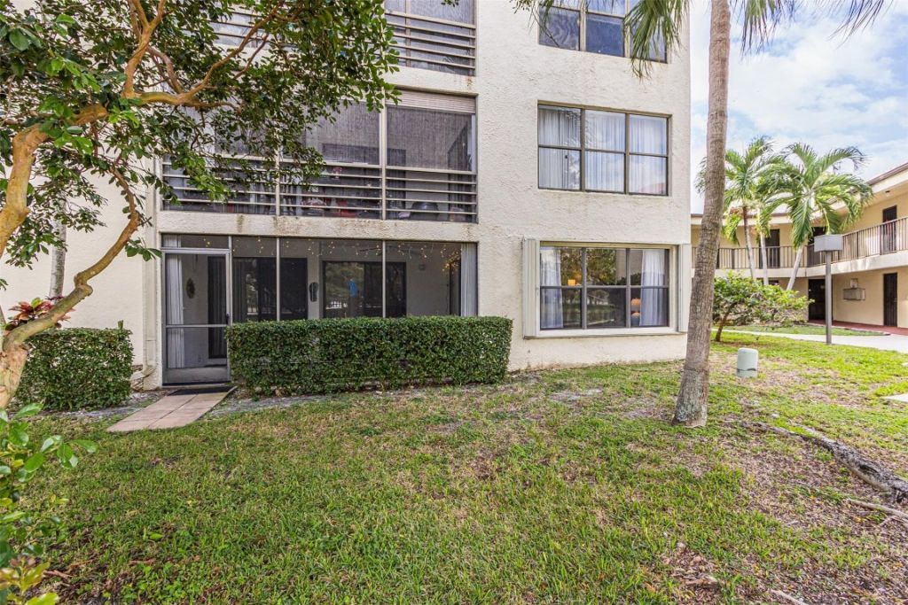 2307 S Cypress Bend Drive, Unit 106, Pompano Beach, FL 33069 Photo