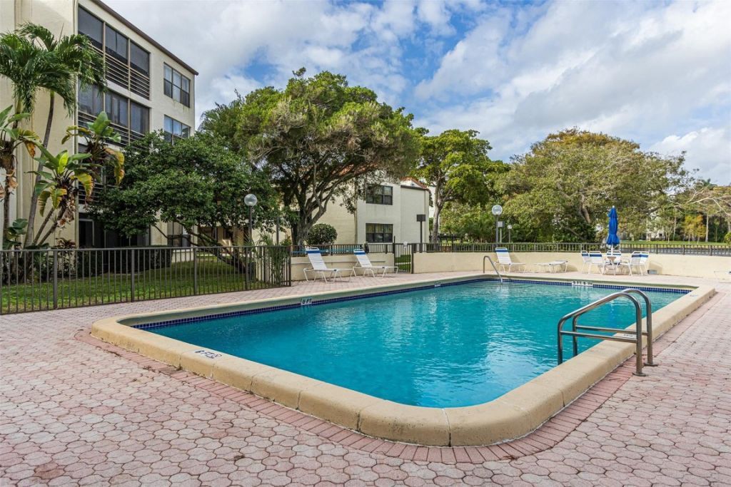 2307 S Cypress Bend Drive, Unit 106, Pompano Beach, FL 33069 Photo