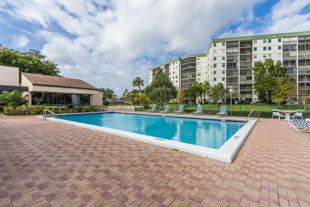 2307 S Cypress Bend Drive, Unit 106, Pompano Beach, FL 33069 Photo