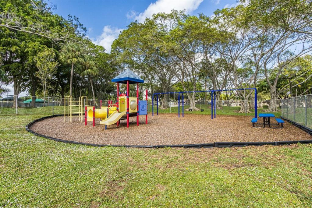 2307 S Cypress Bend Drive, Unit 106, Pompano Beach, FL 33069 Photo