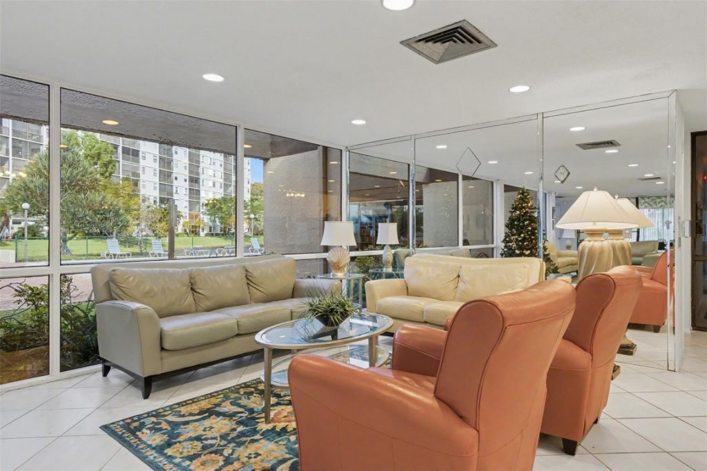 2307 S Cypress Bend Drive, Unit 106, Pompano Beach, FL 33069 Photo