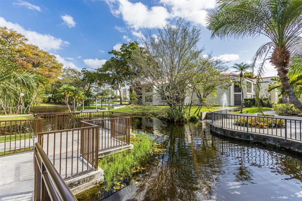 2307 S Cypress Bend Drive, Unit 106, Pompano Beach, FL 33069 Photo